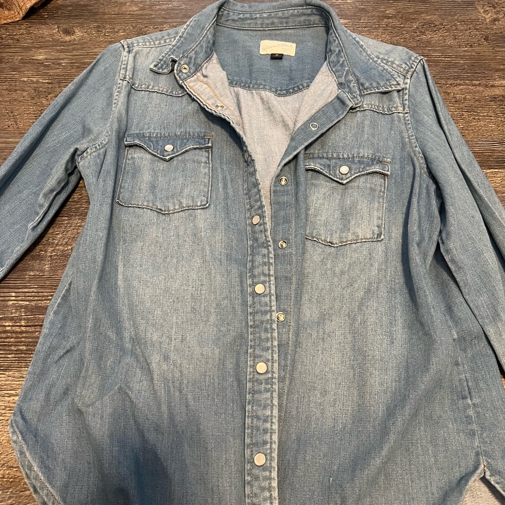 Universal Thread Light Wash Denim Button-Down Shirt